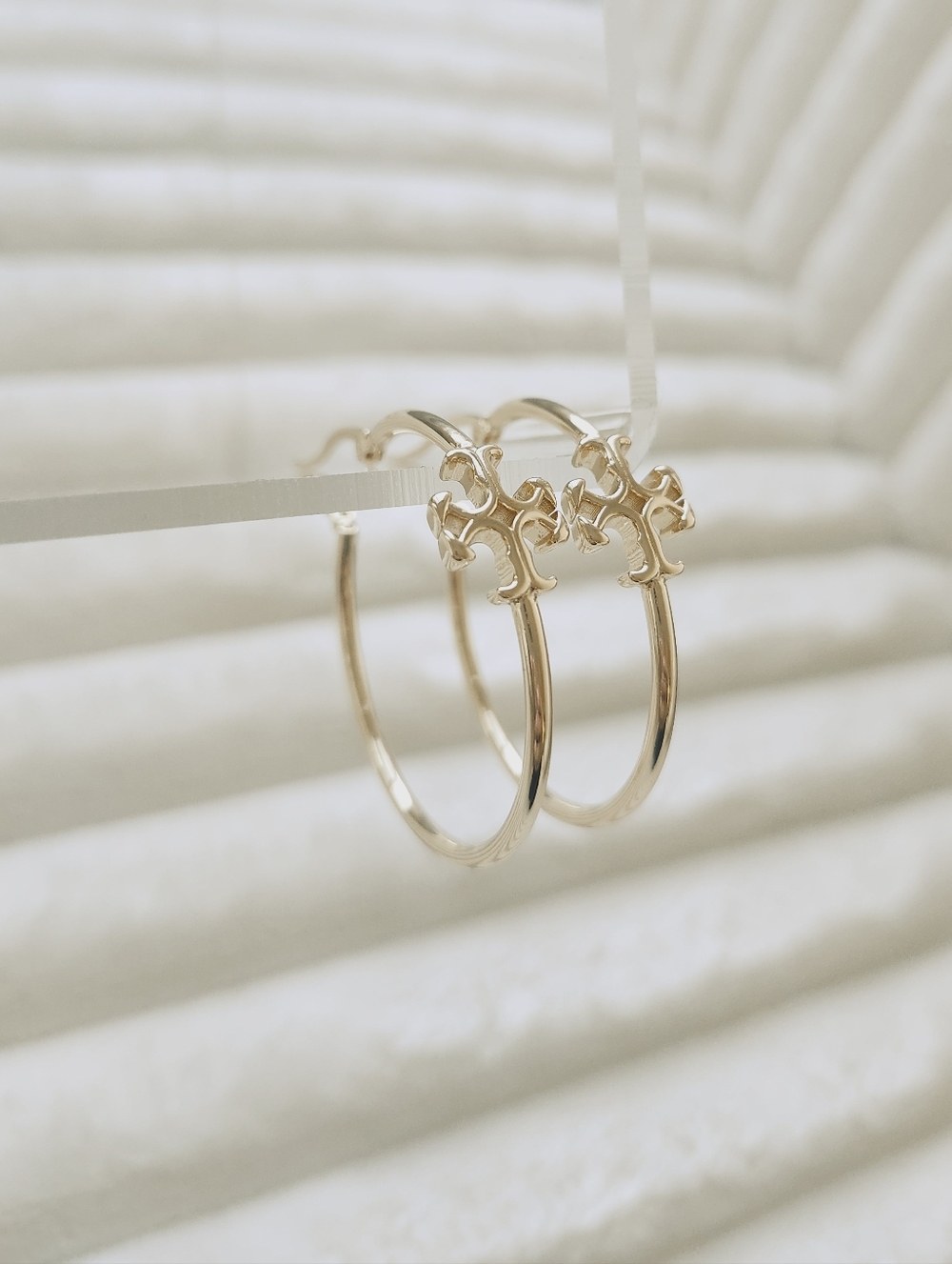 Tory Burch Eleanor Logo Hoop Earrings Gold Tone Large 1.5"